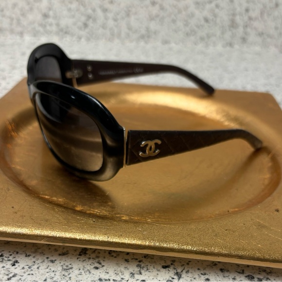 CHANEL 5116-Q c501/86 Black with Brown Quilt Arms sunglasses - Picture 4 of 16